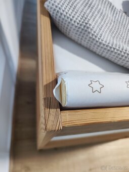 Přebalovací pult s příslušenstvím - 3