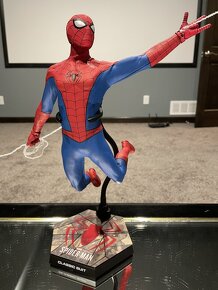 Hot Toys Spider-man Classic suit - 3