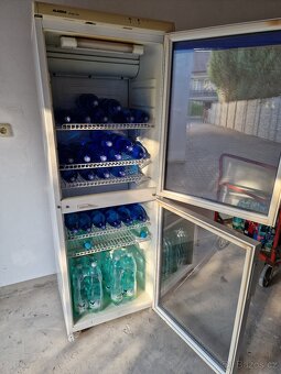 lednice prosklená, dvoudveřová, cena 6500,-Kč - 3