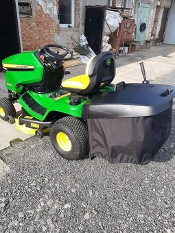 Zahradní traktůrek John Deere - 3