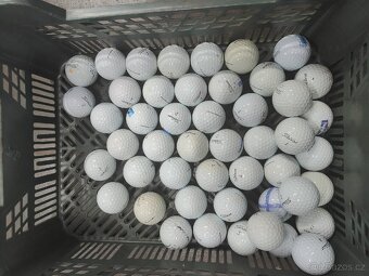 golfové míčky Titleist Pro V1
- 3