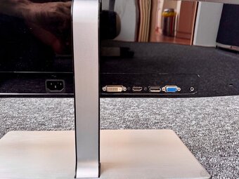 AOC 32” 1440p monitor - 3