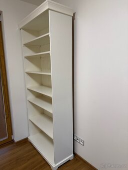 Bílá knihovna ve velmi dobrém stavu - 3