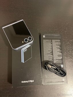 Samsung Galaxy Z Flip6 Modrý - 3