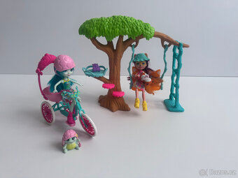 Mix Enchantimals vozík, hřiště, tříkolka + 4 panenky - 3