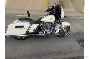 Harley davidson electra glide ultra Classic FLHTCU 2012 - 3