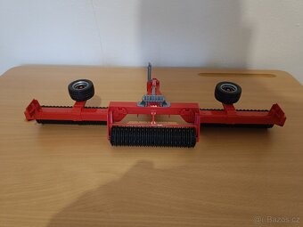 Bruder 2226 CAMBRIDGE válec na půdu - 3