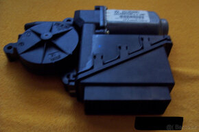 6Q1959801A Motor stahov.lev.p+047133062 Škrtící klapka Fab.1 - 3