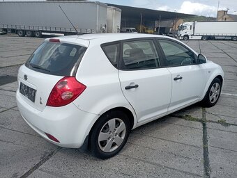 Kia ceed 1.6 i na díly - 3
