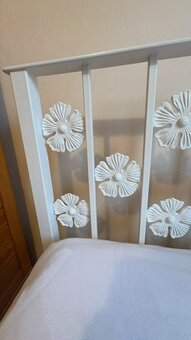 Postel s roštem a matrací - 3