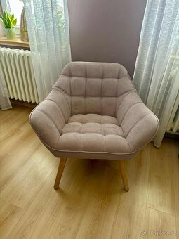 SLEVA 300,-. KŘESLO S PODRUČKAMI, potah starorůžová látka - 3