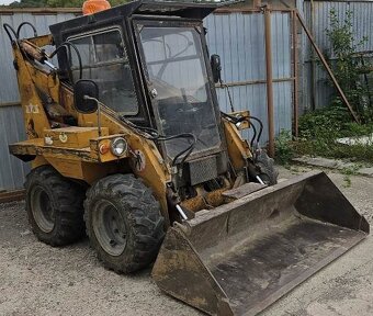 Smykom riadený nakladač Unc 060 - 3