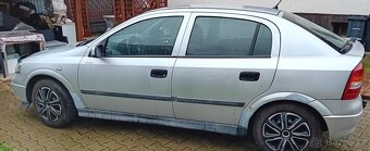 Opel Astra 66KW 1.4 16V rok 2004 - 3