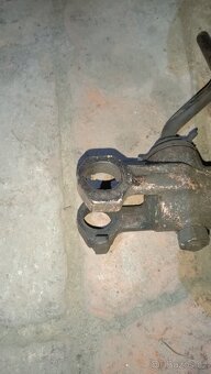 Pravá svislá vzpěra Zetor URI - 3