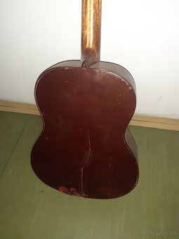 Kytara Max Fisher. - 3