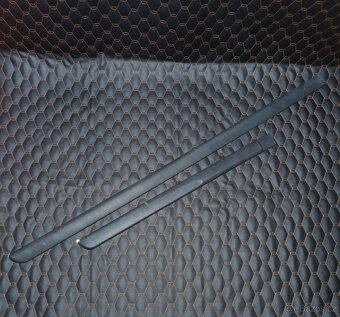 Boční ochranné lišty OEM Toyota Yaris I - 3