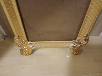 Plastový stojan s rámem na zrcadlo - 3