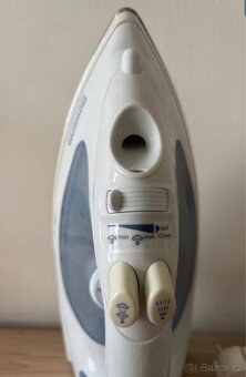 Napařovací žehlička Rowenta - 3