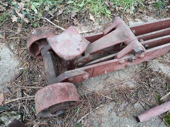 Historický zvedák na auta - 3