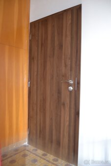 Nové nerozbalené interiérové dveře tmavý ořech - 3