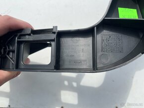Levá upevňovací lišta Octavia III Combi (VAG 5E9 807 863) - 3