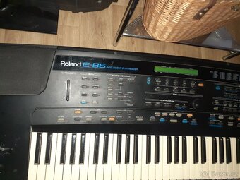 Roland -E 86 - 3