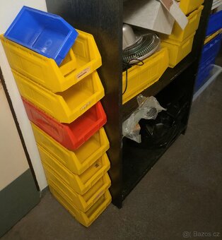 Šroubovaný regál na plastové boxy a cokoliv - 3