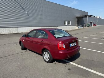 HYUNDAI ACCENT 1,4 16V 71kW - 1.maj - Klima - pouze 21000km - 3