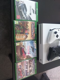 Xbox ONE S 1tb, 2 ovladače, volant Ferrari, 4x hry - 3