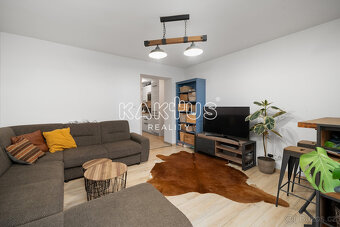 Pronájem zrekonstruovaného bytu 3+kk ( 58m2) s balkónem, uli - 3