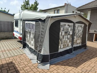 PRODÁNO Hobby De luxe 400, 4osoby, pevná postel, bojler - 3