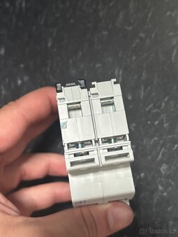 Prodám nový dvoupólový jistič OEZ MINIA LPN B8, 8A - 3
