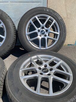 Oxxo 5x114.3 R17 215/65/17 - 3