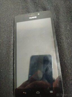 Prodám starší mobilní telefon huawei - 3