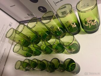 Zelene, cerne sklo a svicen - 3