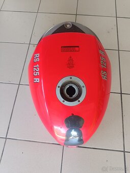 Nádrž Aprilia rs 125 r - 3