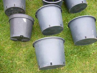 Květináče PE zahradnické velké - 3