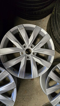 VW Passat originál Alu kola 17" - 3