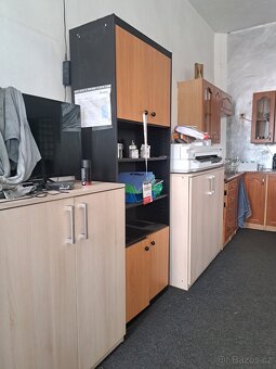 Kancelářský nábytek a sedací souprava - 3