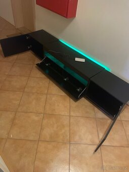 Tv stolek - 3