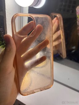 Průhledné kryty na iPhone 15 - 3