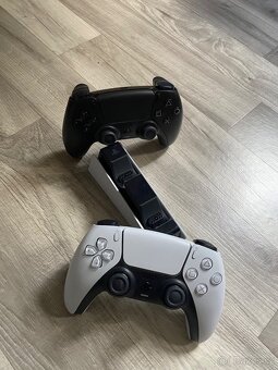 PS5 Mechanika + 2 ovladače + Hra - 3