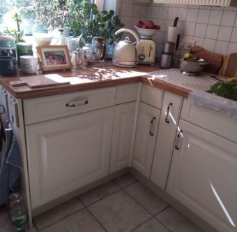 Venkovská krémová kuchyně se spotřebiči, 5882 - 3