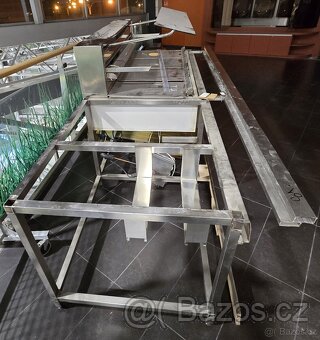 Výdejní stůl na potraviny – gastro č. 081 - 3