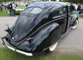 1937 Lincoln Zephyr V12 - 3