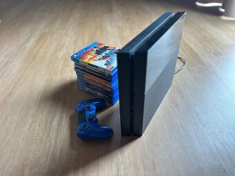 PS4 + OVLADAČ + HRY 10ks - 3