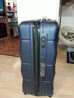 Cestovní skořepinový kufr i s kolečkami - 3