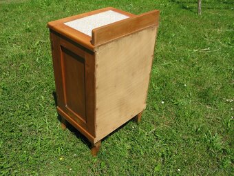 starožitný noční stolek - 3