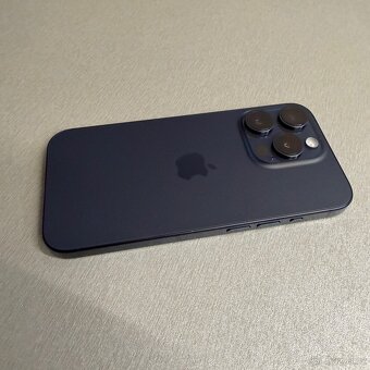 iPhone 15 Pro 256GB modrý titan, 100% baterie, rok záruka - 3