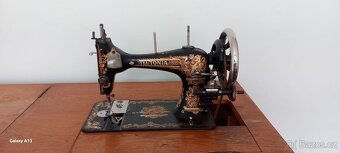 Šlapací šicí stroj kolekce Singer Teutonia - 3